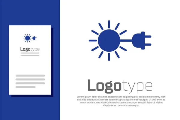 Sol azul com ícone de plugue elétrico isolado no fundo branco. Conceito de poupança de energia. Elemento de modelo de design de logotipo. Ilustração vetorial — Vetor de Stock