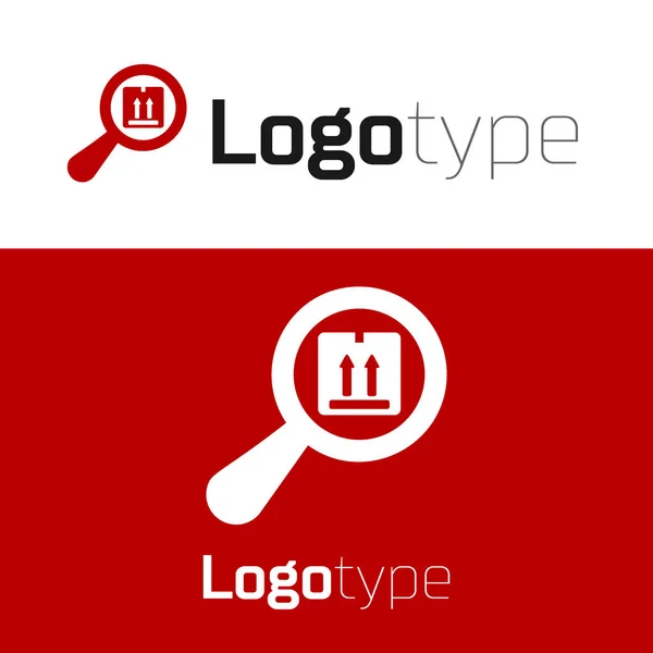 Ícone pacote de pesquisa vermelho isolado no fundo branco. Símbolo de localização de encomendas. Ampliação caixa de vidro e papelão. Logística e entrega. Elemento de modelo de design de logotipo. Ilustração vetorial — Vetor de Stock