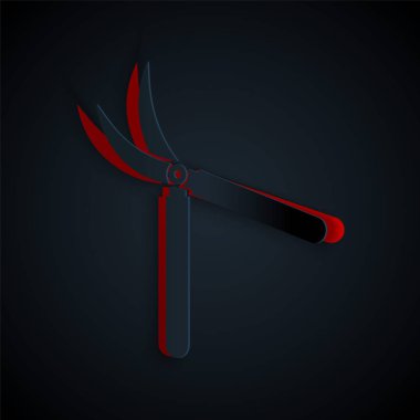 Siyah arkaplanda izole edilmiş simgeyi budamak için kağıt kesimi el yapımı makas. Ahşap saplı budama makası. Kağıt sanatı tarzı. Vektör İllüstrasyonu