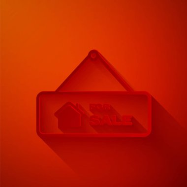 Kırmızı arkaplanda Satılık simgesiyle kağıt kesme işareti var. Satılık mesajlı pano. Kağıt sanatı tarzı. Vektör İllüstrasyonu