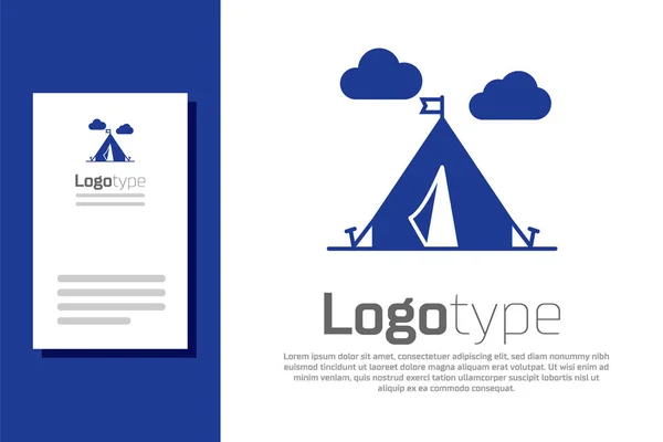 Blaues Touristenzelt mit Fahnensymbol auf weißem Hintergrund. Zeltlager. Logo Design Template-Element. Vektorillustration — Stockvektor