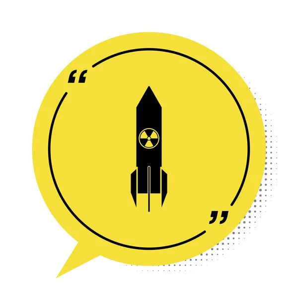 Icône de fusée nucléaire noire isolée sur fond blanc. La fusée explose. Symbole de bulle de parole jaune. Illustration vectorielle — Image vectorielle