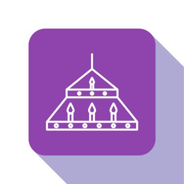 Beyaz çizgi, beyaz arka planda izole edilmiş ortaçağ ikonunda mumları olan devasa çelik avize. Mor kare düğme. Vektör İllüstrasyonu