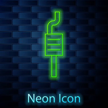 Parlayan neon hattı araba egzozu simgesi tuğla duvar arkasında izole edilmiş. Egzoz borusu. Vektör İllüstrasyonu