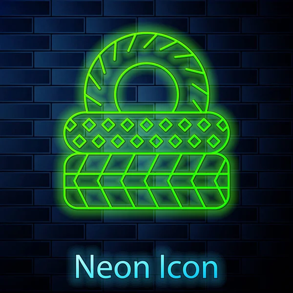 Leuchtende Neon-Linie Autoreifen-Symbol isoliert auf Backsteinwand Hintergrund. Vektorillustration — Stockvektor