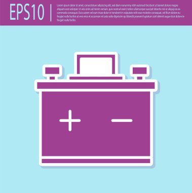 Retro mor araba akü ikonu turkuaz arka planda izole edildi. Akümülatör bataryası enerji ve elektrik akümülatörü bataryası. Vektör İllüstrasyonu