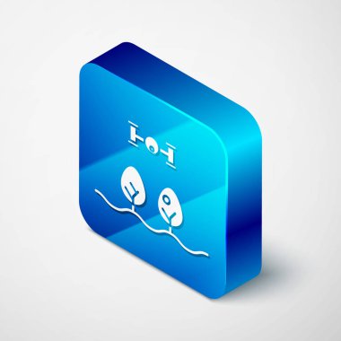 İnsansız hava aracı kontrollü Isometric Smart çiftliği ve beyaz arka planda izole edilmiş ağaç simgesi. Tarım şirketi için icat teknolojisi. Mavi kare düğme. Vektör İllüstrasyonu