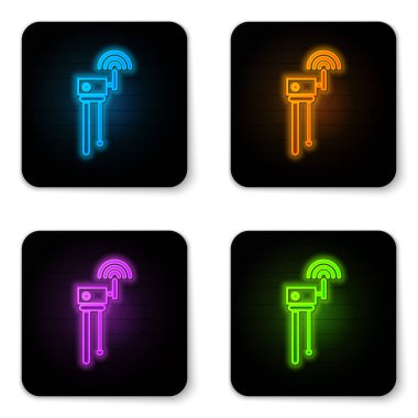 Beyaz arka planda yalıtılmış parlayan neon Yönlendirici ve wi-fi sinyal sembolü simgesi. Kablosuz ethernet modem yönlendirici. Bilgisayar teknolojisi internet. Siyah kare düğme. Vektör İllüstrasyonu