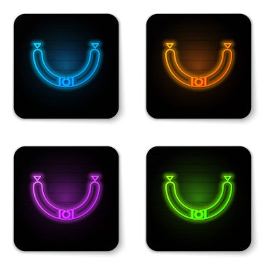 Beyaz arka plan üzerinde izole buhar simgesi ile Parlayan neon Sosis. Izgara sosis ve aroma işareti. Siyah kare düğme. Vektör İllüstrasyonu