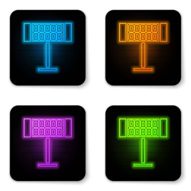 Parlayan neon elektrikli ısıtıcı simgesi beyaz arkaplanda izole edildi. Uzaktan kumandalı kızıl ötesi ısıtıcı. Klima kontrolü. Siyah kare düğme. Vektör İllüstrasyonu