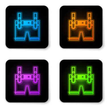 Parlayan neon Lederhosen simgesi beyaz arkaplanda izole edildi. Geleneksel Bavyera kıyafetleri. Oktoberfest kıyafeti. Pantolon ve pantolon askısı. Patrick günü. Siyah kare düğme. Vektör İllüstrasyonu