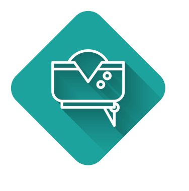 Korsan şapkası simgesi uzun gölgeli izole edilmiş. Yeşil kare düğmesi. Vektör İllüstrasyonu