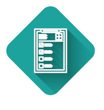 Uzun gölgeli, klinik kayıt simgesine sahip beyaz çizgi tıbbi pano. Sağlık sigortası formu. Reçete, tıbbi kontrol işaretleri raporu. Yeşil kare düğmesi. Vektör İllüstrasyonu