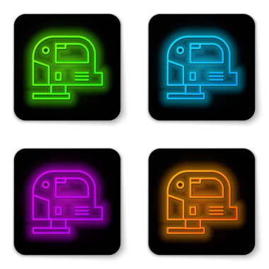 Beyaz zemin üzerinde çelik keskin bıçak ikonu olan parlak neon çizgili elektrikli yapboz. Ahşap işçiliği için elektrikli alet. Siyah kare düğme. Vektör İllüstrasyonu