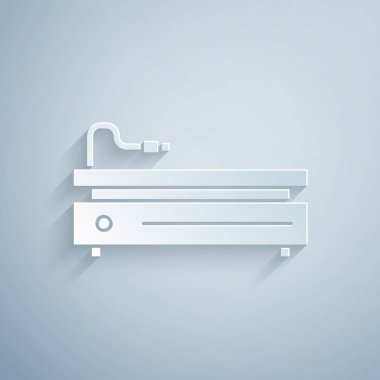 Kağıt kesimi oyun konsolu simgesi gri arkaplanda izole edildi. Kağıt sanatı tarzı. Vektör İllüstrasyonu