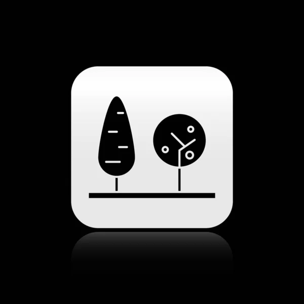 Icône des arbres noirs isolée sur fond noir. Symbole forestier. Bouton carré argenté. Illustration vectorielle — Image vectorielle