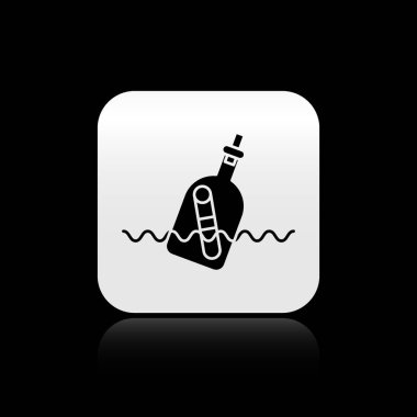 Siyah arka planda izole edilmiş su ikonunda bir mesaj olan siyah cam şişe. Şişedeki mektup. Korsanların sembolü. Gümüş kare düğme. Vektör İllüstrasyonu