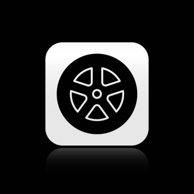 Siyah araba tekeri simgesi siyah arkaplanda izole edildi. Gümüş kare düğme. Vektör İllüstrasyonu