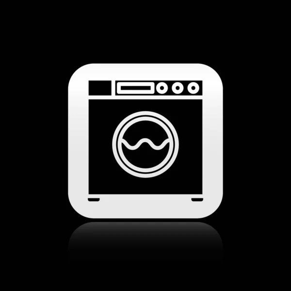 Zwarte wasmachine pictogram geïsoleerd op zwarte achtergrond. Wasmachine icoon. Kleding Wasmachine-wasmachine. Thuis toestel symbool. Zilveren vierkante knop. Vector illustratie — Stockvector