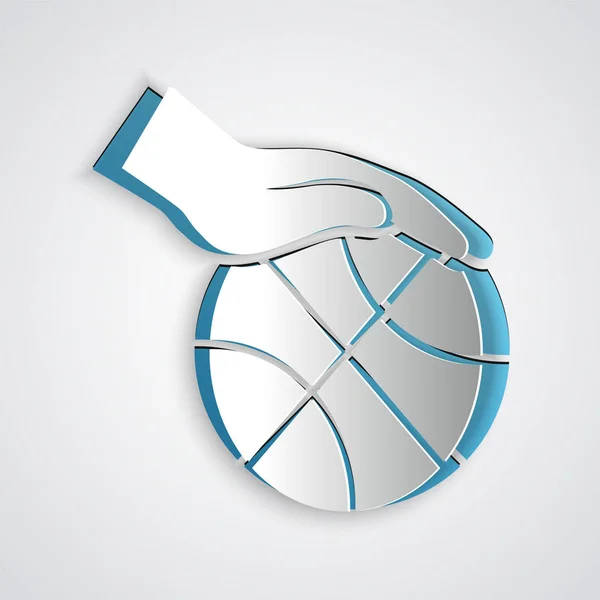 Corte de papel Mão com ícone de bola de basquete isolado no fundo cinza. Símbolo desportivo. Estilo de arte de papel. Ilustração vetorial —  Vetores de Stock