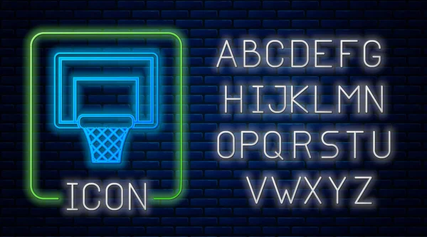 Ícone de backboard de basquete neon brilhante isolado no fundo da parede de tijolo. Alfabeto claro de néon. Ilustração vetorial — Vetor de Stock