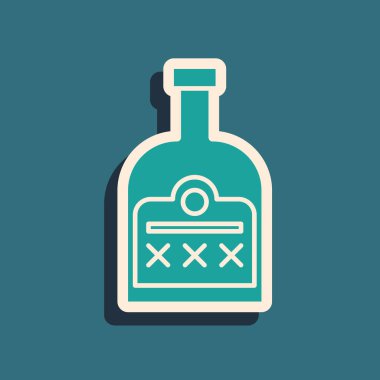 Yeşil Alkol içeceği mavi arka planda izole edilmiş rom şişesi ikonu. Uzun gölge tarzı. Vektör İllüstrasyonu