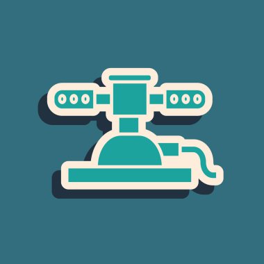 Mavi arkaplanda yeşil otomatik sulama ikonu izole edildi. Su ekipmanları. Bahçe elemanı. Sprey tabanca ikonu. Uzun gölge tarzı. Vektör İllüstrasyonu