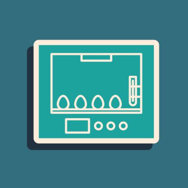 Mavi arka planda izole edilmiş yumurta ikonu için yeşil kuvöz. Uzun gölge tarzı. Vektör İllüstrasyonu