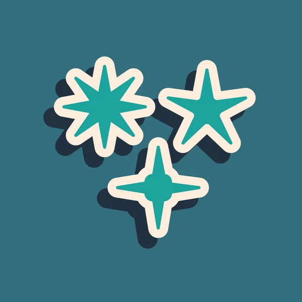 Grünes Sternschnuppen-Symbol auf blauem Hintergrund. Meteoroid, Meteorit, Komet, Asteroid, Sternsymbol. Lange Schatten. Vektorillustration — Stockvektor