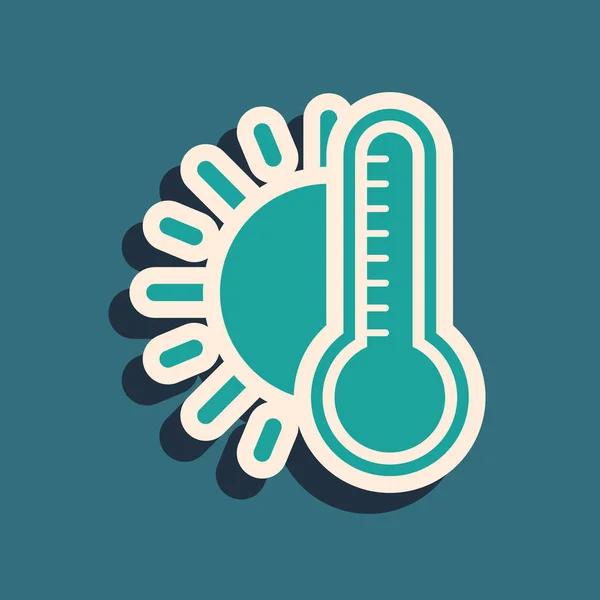 Πράσινο Θερμόμετρο με εικονίδιο ήλιου απομονωμένο σε μπλε φόντο. Μακρύ στυλ σκιάς. Εικονογράφηση διανύσματος — Διανυσματικό Αρχείο