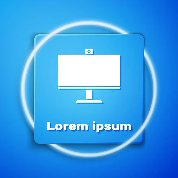 Icono de monitor de computadora blanca aislado sobre fondo azul. Signo de componente PC. Botón cuadrado azul. Ilustración vectorial — Archivo Imágenes Vectoriales