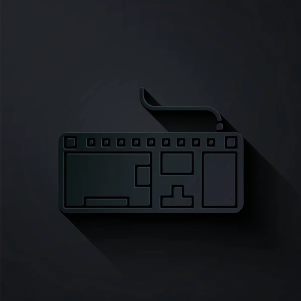 Иконка клавиатуры компьютера изолирована на черном фоне. Знак компонента ПК. Бумажный стиль. Векторная миграция — стоковый вектор