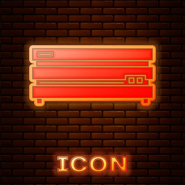 Светящийся неоновый значок игровой приставки, выделенный на фоне кирпичной стены. Векторная миграция — стоковый вектор