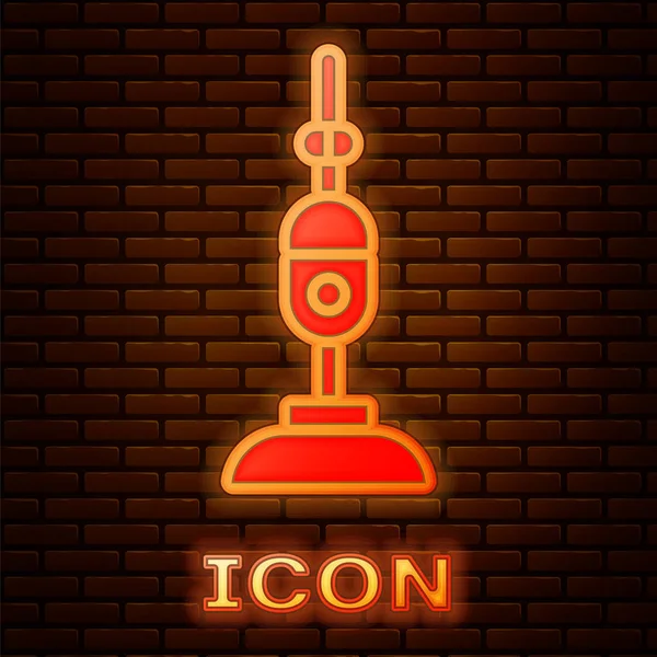Icono de aspiradora de neón brillante aislado en el fondo de la pared de ladrillo. Ilustración vectorial — Archivo Imágenes Vectoriales