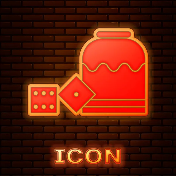 Glödande neon pirat spel tärning ikon isolerad på tegel vägg bakgrund. Kasinospel. Vektor Illustration — Stock vektor