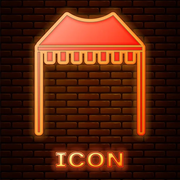 Icono de tienda de campaña de neón brillante aislado en el fondo de la pared de ladrillo. Carnaval tienda de campaña. Parque de atracciones. Ilustración vectorial — Archivo Imágenes Vectoriales