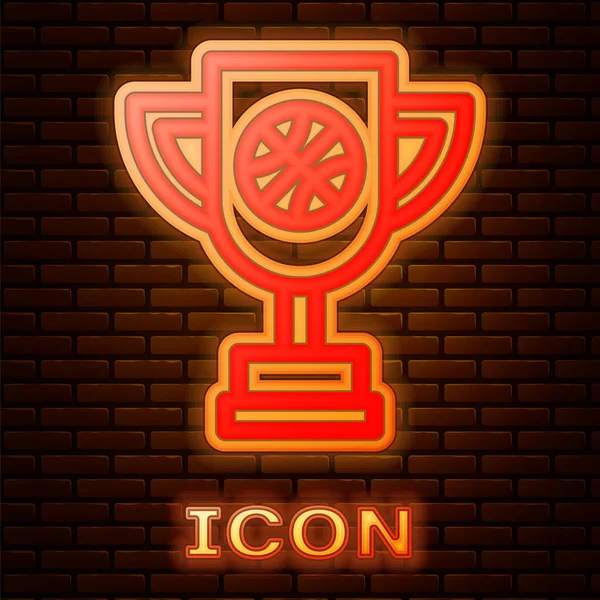 Leuchtende Neon-Pokal mit Basketball-Ball-Symbol isoliert auf Backsteinwand Hintergrund. Siegertrophäe. Meisterschaft oder Wettbewerbspokal. Vektorillustration — Stockvektor