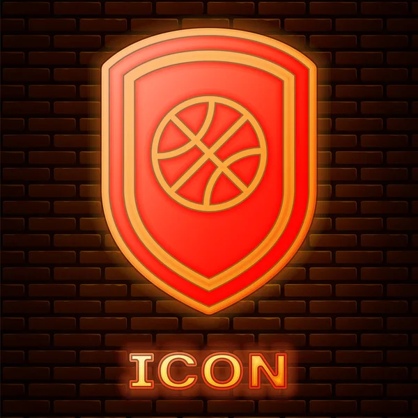 Brillante escudo de neón en la pelota de baloncesto icono interior aislado en el fondo de la pared de ladrillo. Ilustración vectorial — Vector de stock