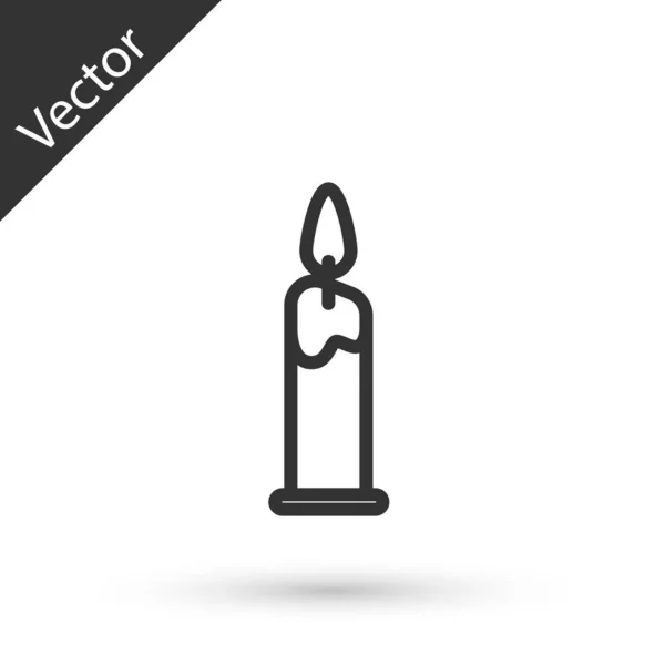 Graue Linie brennende Kerze in Kerzenständer-Symbol isoliert auf weißem Hintergrund. zylindrischer Kerzenstock mit brennender Flamme. Vektorillustration — Stockvektor