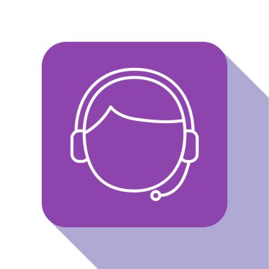 Beyaz arkaplanda izole edilmiş bir kulaklık simgesi olan beyaz çizgi adamı. Destek operatörü hatta. Çağrı merkezi konsepti, müşteri destek servisi. Mor kare düğme. Vektör İllüstrasyonu