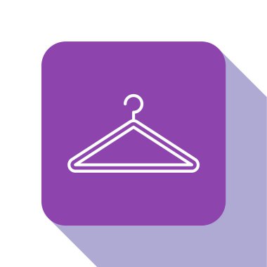 Beyaz çizgili elbise askısı ikonu beyaz arka planda izole edildi. Vestiyer ikonu. Kıyafet servis sembolü. Çamaşır askı tabelası. Mor kare düğme. Vektör İllüstrasyonu
