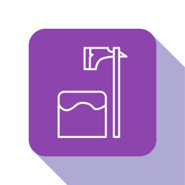 Beyaz çizgi cellat baltası ağaç bloğu simgesinde beyaz arkaplanda izole edilmiş. Cellat, işkenceci, cellat, işkenceci, kasap, cellat. Mor kare düğme. Vektör İllüstrasyonu