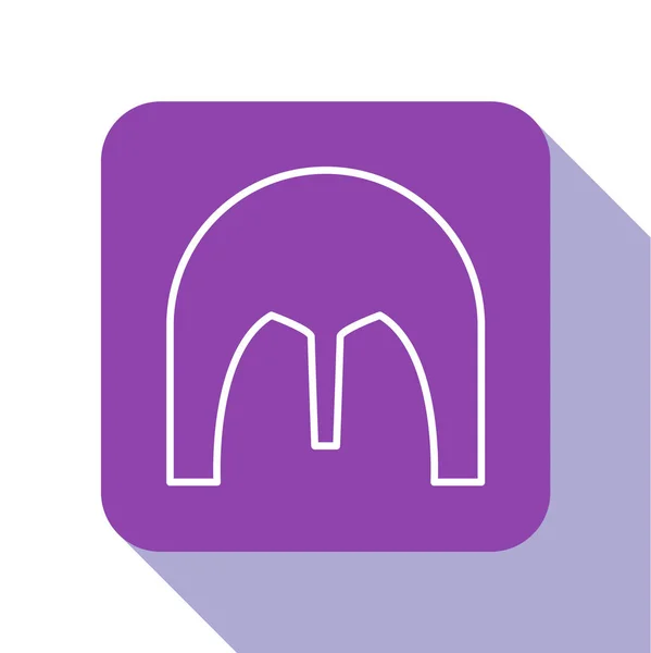 Weiße Linie mittelalterlichen Eisenhelm für Kopfschutz Symbol isoliert auf weißem Hintergrund. lila quadratische Taste. Vektorillustration — Stockvektor