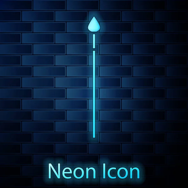 Glowing neon Medieval spear icon isolated on brick wall background. Medieval weapon. Vector Illustration — 스톡 벡터