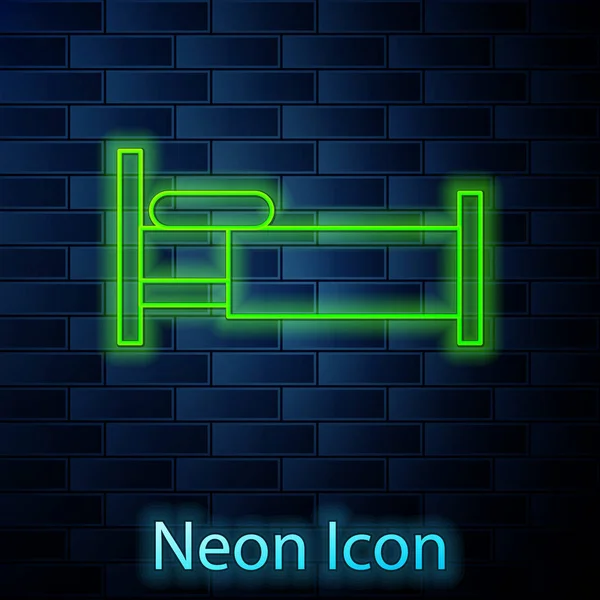 Leuchtende Neon-Linie Bett-Symbol isoliert auf Backstein-Wand-Hintergrund. Vektorillustration — Stockvektor