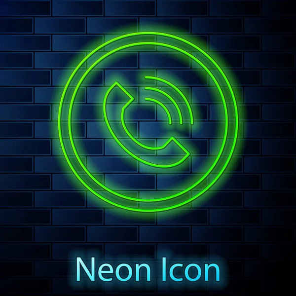Glödande neon line Telefonsamtal ikonen isolerad på tegel vägg bakgrund. Vektor Illustration — Stock vektor