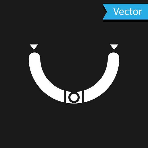 Salsicha branca com ícone de vapor isolado no fundo preto. Sinal de salsicha e aroma grelhado. Ilustração vetorial — Vetor de Stock