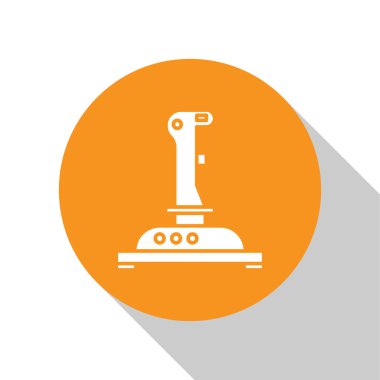 Atari makinesi simgesi için beyaz Joystick beyaz arkaplanda izole edildi. Joystick oyun alanı. Turuncu daire düğmesi. Vektör İllüstrasyonu