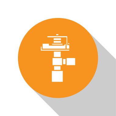 Beyaz Otomatik sulama sprinkler simgesi beyaz arka plan üzerinde izole. Sulama ekipmanları. Bahçe elementi. Sprey tabanca simgesi. Turuncu daire düğmesi. Vektör İllüstrasyonu