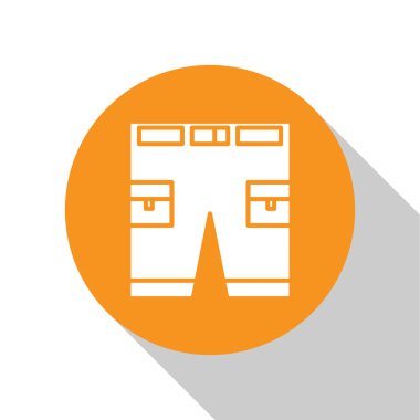 Beyaz şort ya da pantolon simgesi beyaz arkaplanda izole edildi. Turuncu daire düğmesi. Vektör İllüstrasyonu